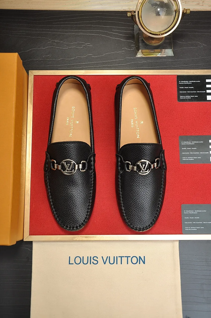 Men's men's shoes 💰420💶 [LV Doudou shoes] (water-dyed cowhide lining) new model is on the market, available on the official website. The new Doudou shoes are processed into single-color materials, and the uppers are made of imported horsehide leather. The body of the shoe is fully hemmed with mark thread, and is lined with imported original cowhide leather. The elegant shoe shape is super suitable for all-matching, and the size is 38-44.